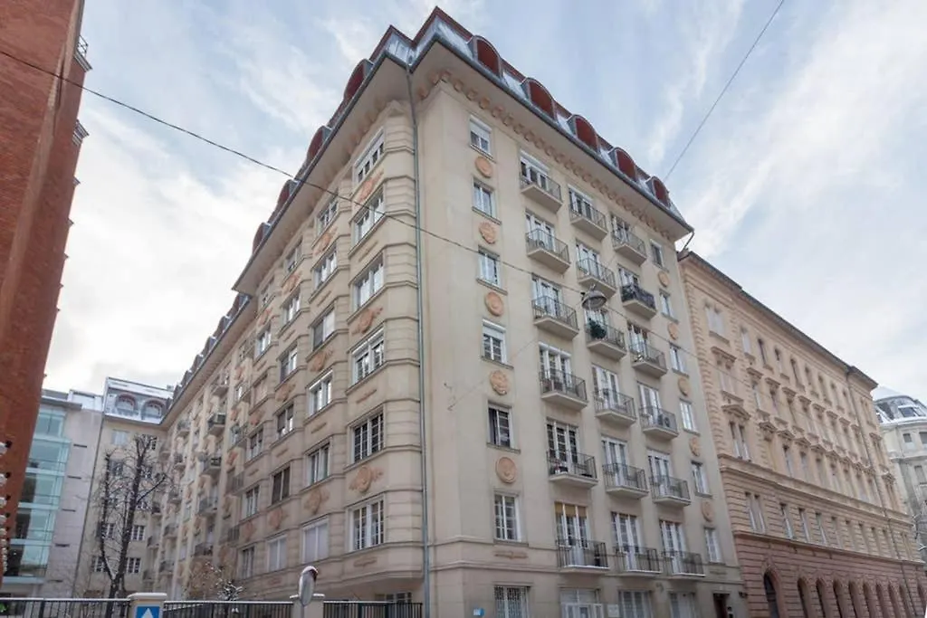 Nice And Cozy Apartment Next To The Parliament Budapesta
